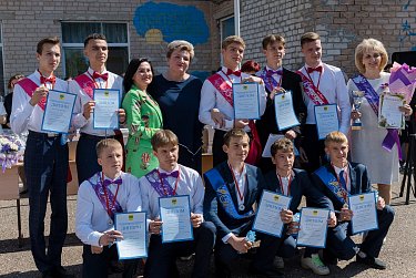 В школах Оренбуржья прозвенели Последние звонки 